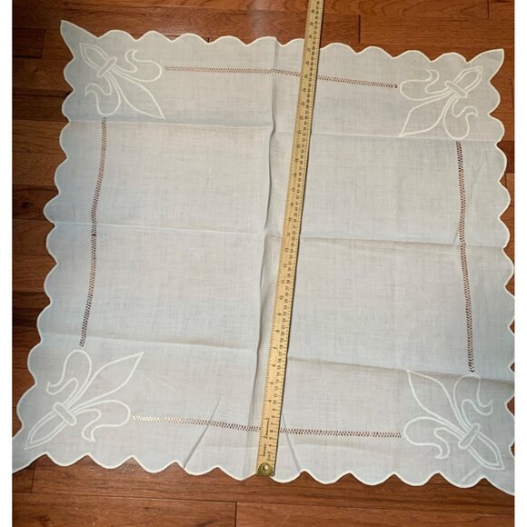 Vintage Linen Tablecloth With Embroidered Fleur-De-Lis Design - Picture 11 of 12